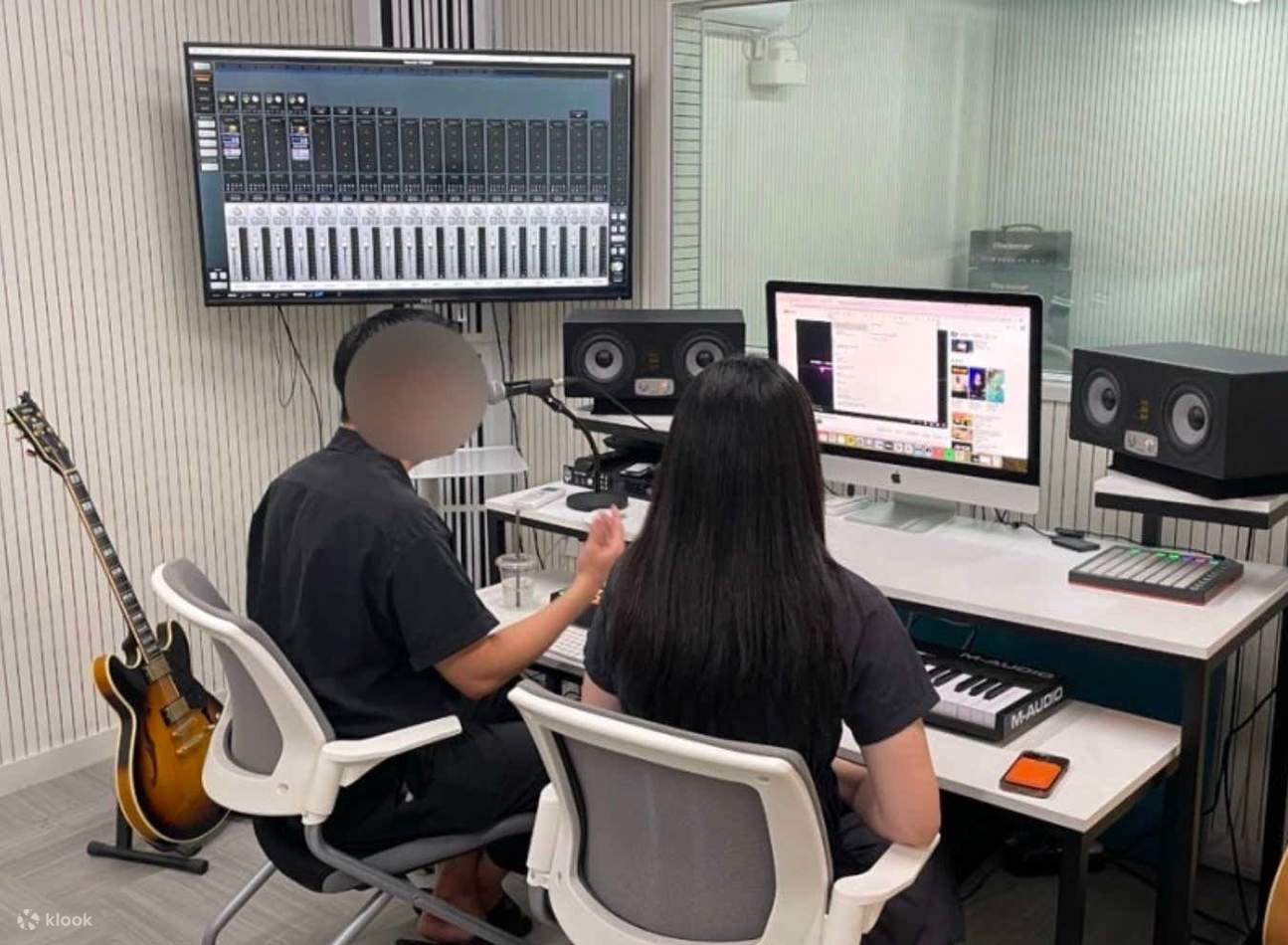 Lớp học hát K-pop